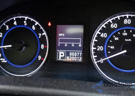 2013 Infiniti G37 Journey z USA, uszkodzony, nr VIN JN1CV6AP5DM711367